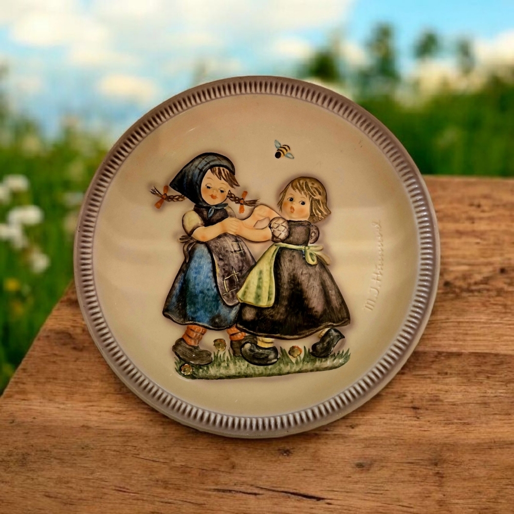 MJ Hummel Spring Dance German Hand Painted 281 Plate 2nd Edition Year 1980  10"